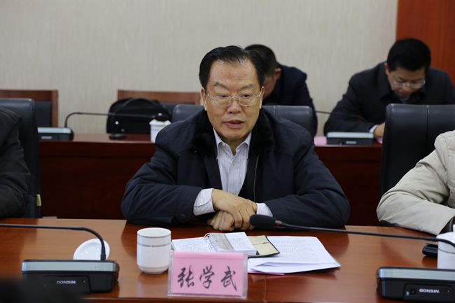 1、集團(tuán)張學(xué)武董事長與迪慶州領(lǐng)導(dǎo)開展扶貧工作座談_副本.jpg
